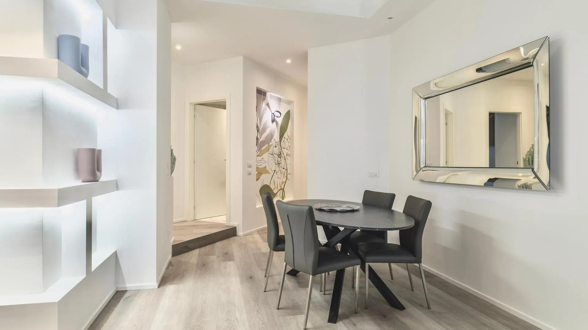 San Babila Luxury Apartment Milan