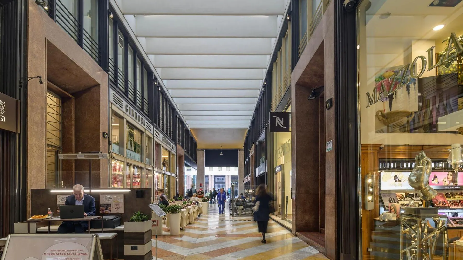 San Babila Luxury Apartment Milan
